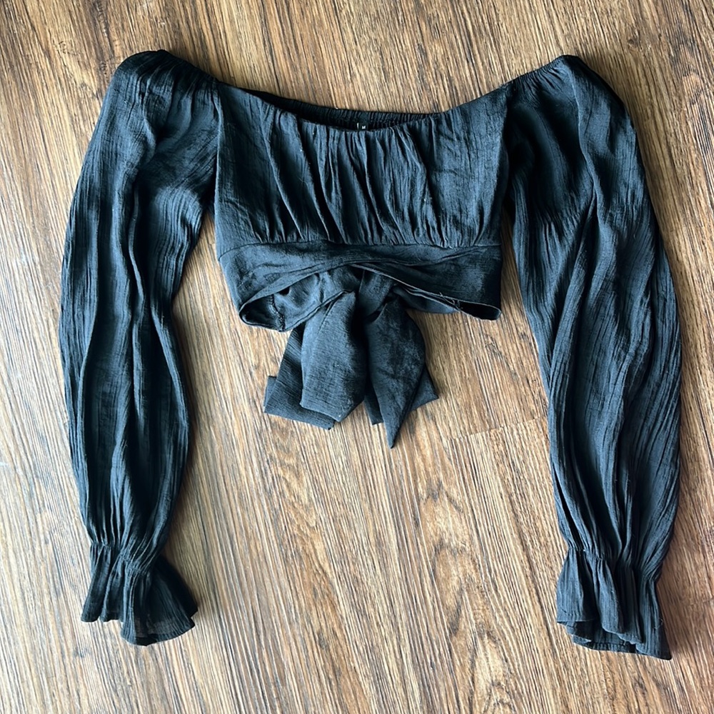Black long sleeve crop top